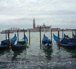 Gondeln beim Markusplatz
