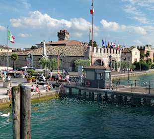 LAZISE - Hafen, Bootsanlegestelle, alte Stadtmauer