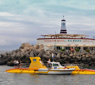 U-Boot im Hintergrund Restaurant