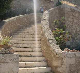 Treppe zur Kirche