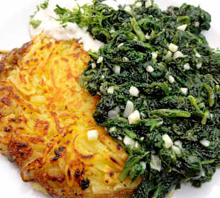 Rösti mit Spinat und Schmandsauce