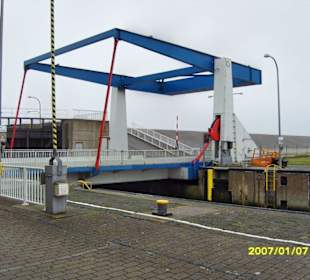 Die Waagebalken-Klappbrücke!