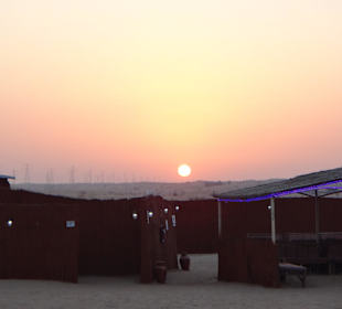 Sonnenuntergang im Wüstencamp