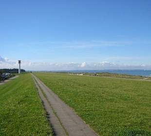 Auf dem Deich in Heidkate