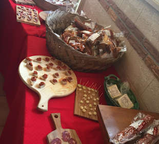 Wurstverkostung (bei Wanderung)