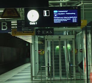 Flughafen -  Zu der Rolltreppe