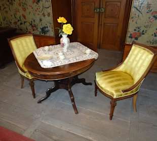 Rundgang durch die Räume des Wasserschlosses