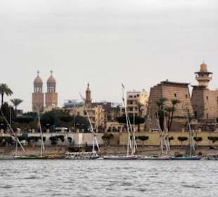 Luxor vom Westlichen Ufer aus gesehen 