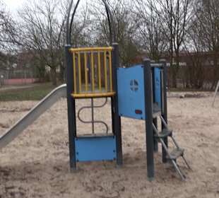 Spielplatz bei der Schule