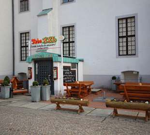 Eingang zur Spielstätte