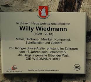 Hinweisschild auf Willy Wiedmann