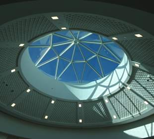 Entrance to the White Mosque from the Parking Lot