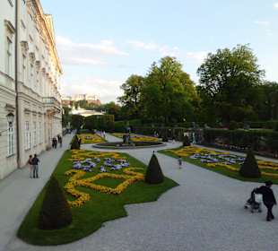 Im Mirabellgarten