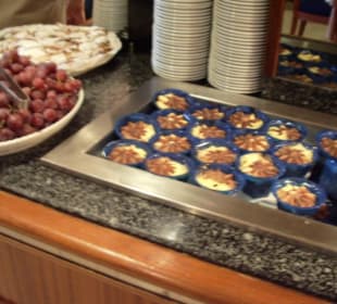 Nachspeisen beim Abendbuffet