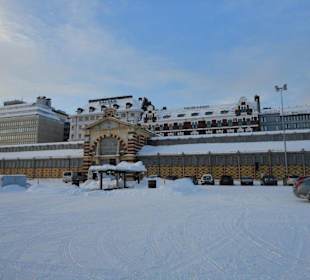 Markthalle und Marktplatz