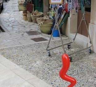 Diese Mietze steht vor einem tollen Handarbeits-