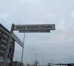 Hotelstraße vom Holiday Inn