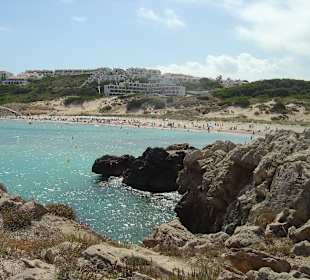 Felsküste und Sandstrand