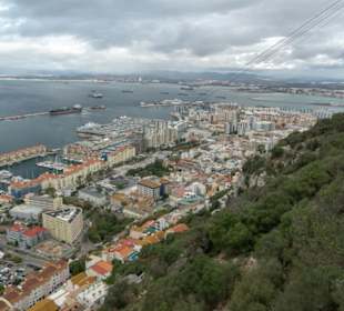 Blick auf Stadt und Hafen