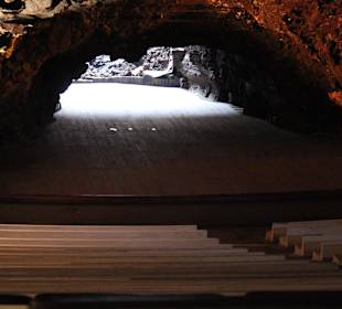 Konzertsaal im Fels eingebettet