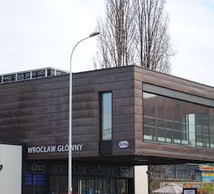 Widok wejścia od strony Dworca PKS