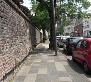 Römische Stadtmauer an der Burgmauer