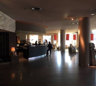 Hotel-Empfang mit Counter Dorint Hotel am Heumarkt Köln