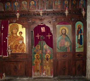 Altarwand mit Ikonen der Heiligen
