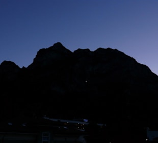 Hausberg von Riva bei Nacht