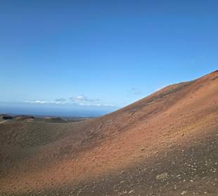 Fahrt durch die Landschaft der "Feuerberge"