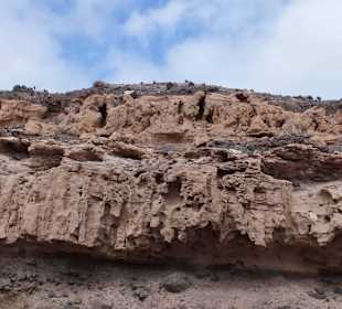 Hier freut sich jeder Geologe - Felsen bei Cofete