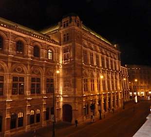 Oper bei Nacht
