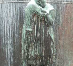Beim Fastnachtsbrunnen am Gülichplatz
