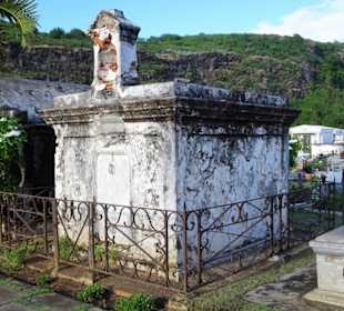 Rundgang über den alten Friedhof am Meer