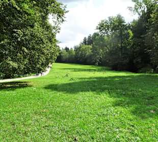 Spaziergang durch den Schlosspark Fantaisie