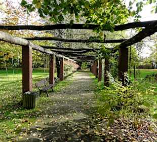 Pergola im Schlosspark