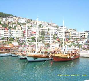 Boot am Hafen Alanyas