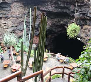 Zugang zur Höhle mit Bistro