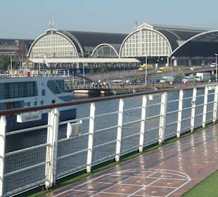 A-ROSA Liegeplatz in Amsterdam mit Centra Station