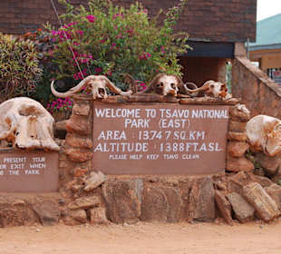 Der Eingang zum Nationalpark (Buchuma Gate)