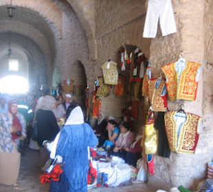 Tunesierinnen beim Einkauf