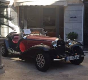 Bugatti Oldtimer vor Hotel in Soller / Mallorca