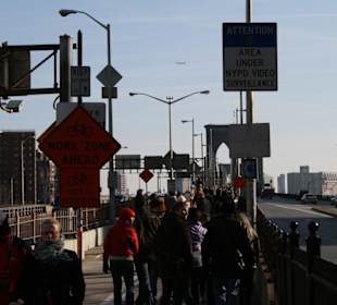 Der Weg auf die Brücke