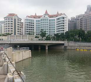 Blick auf den Fluß vor Clark Ouay