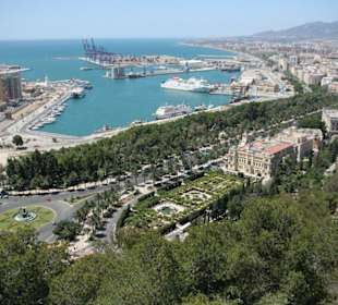 Blick auf den Hafen und die westl.Küste