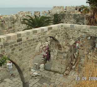 Stadtmauer und Torbögen