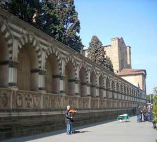 Arcate esterne del chiostro