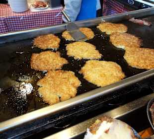 Schweizer Rösti auf dem Kölner Weihnachtsmarkt