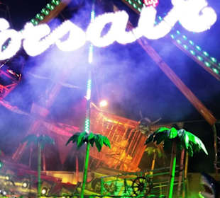 Luna Park im August Fahrgeschäft