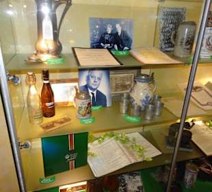 Exponate zur Firmengeschichte im Brauereimuseum